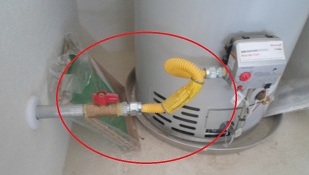 Missing Drip Leg (sediment Trap) at gas line of water heater